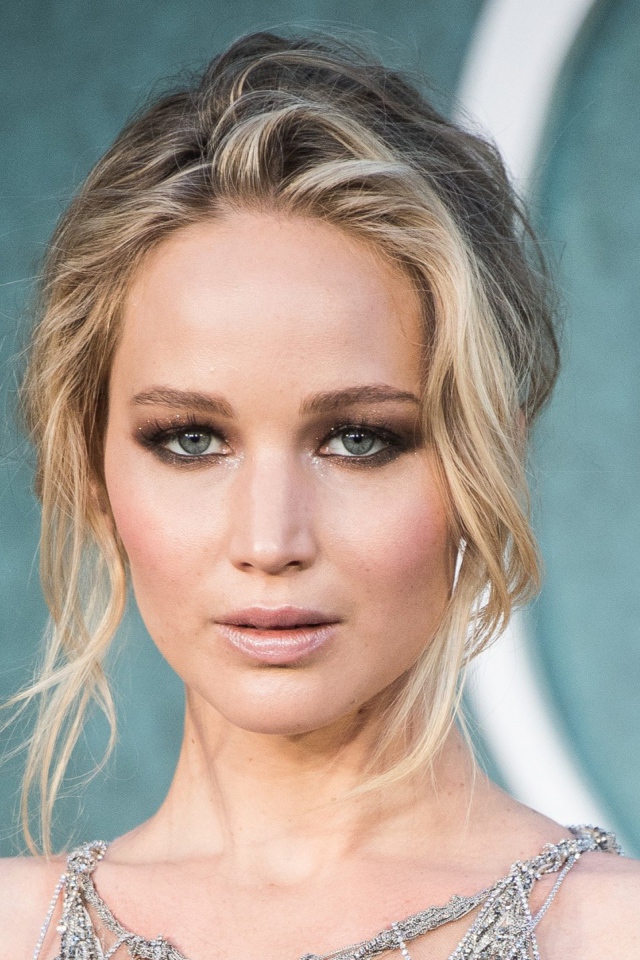 Стильная блондинка актриса Дженнифер Лоуренс