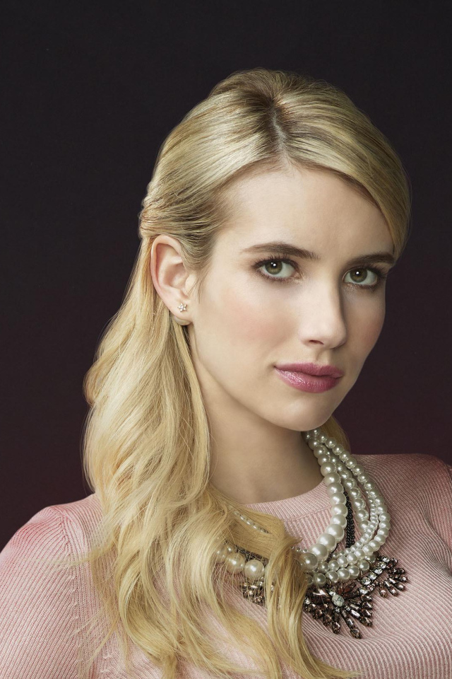 Стильная молодая актриса Эмма Робертс 