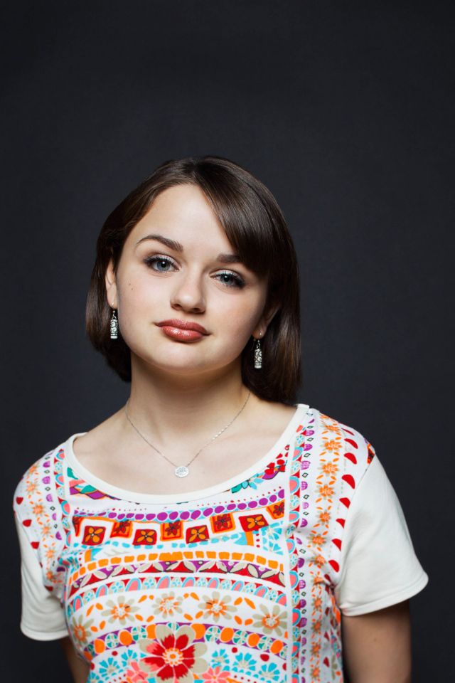 Милая молодая актриса Джои Кинг