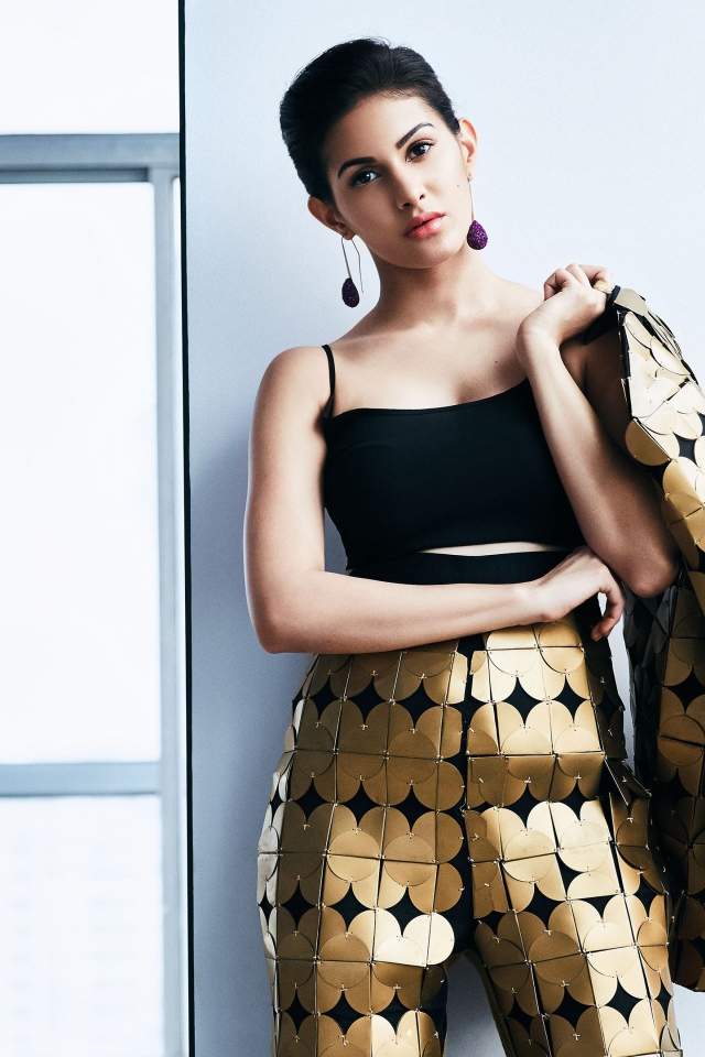 Актриса болливуда Эмира Дастур в красивом костюме