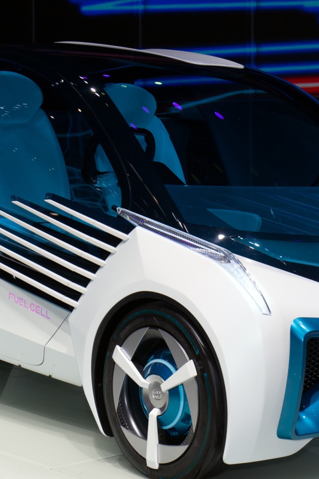 Необычный электромобиль Toyota FCV Plus