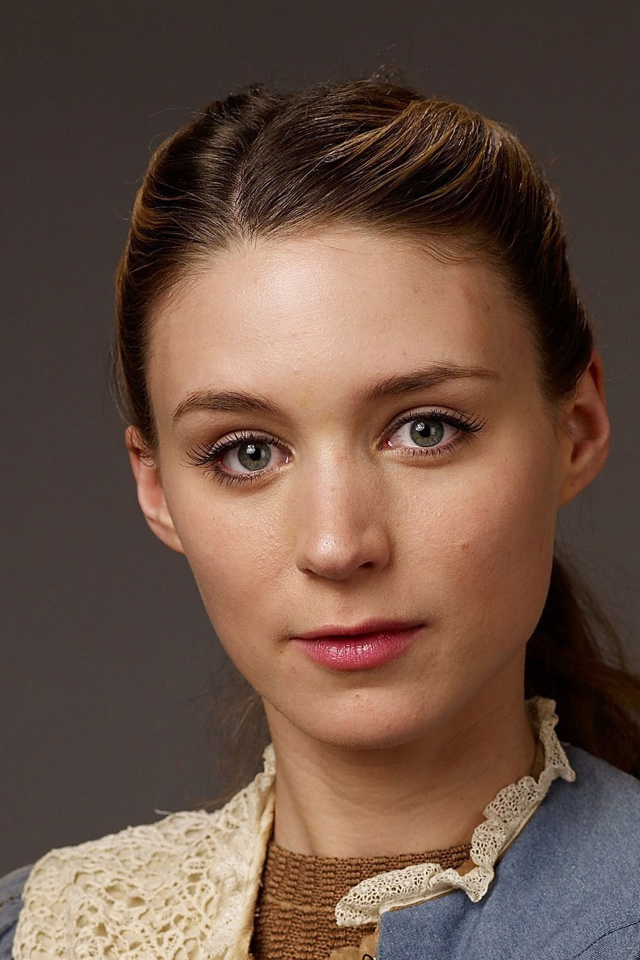 Молодая актриса брюнетка Руни Мара 
