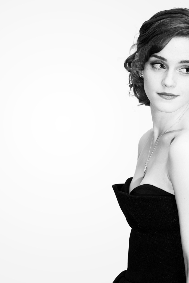 Молодая актриса Эмма Уотсон черно-белое фото