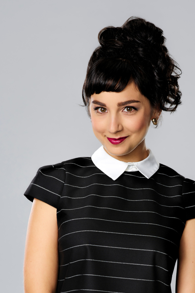 Молодая актриса брюнетка Молли Эфраим 