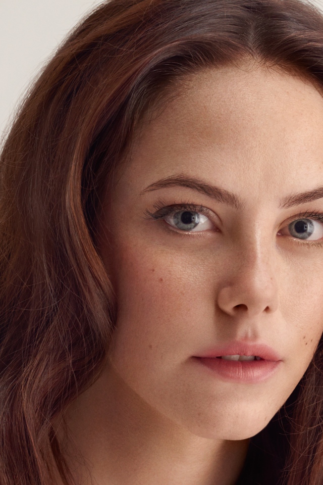 Молодая голубоглазая актриса Кая Скоделарио