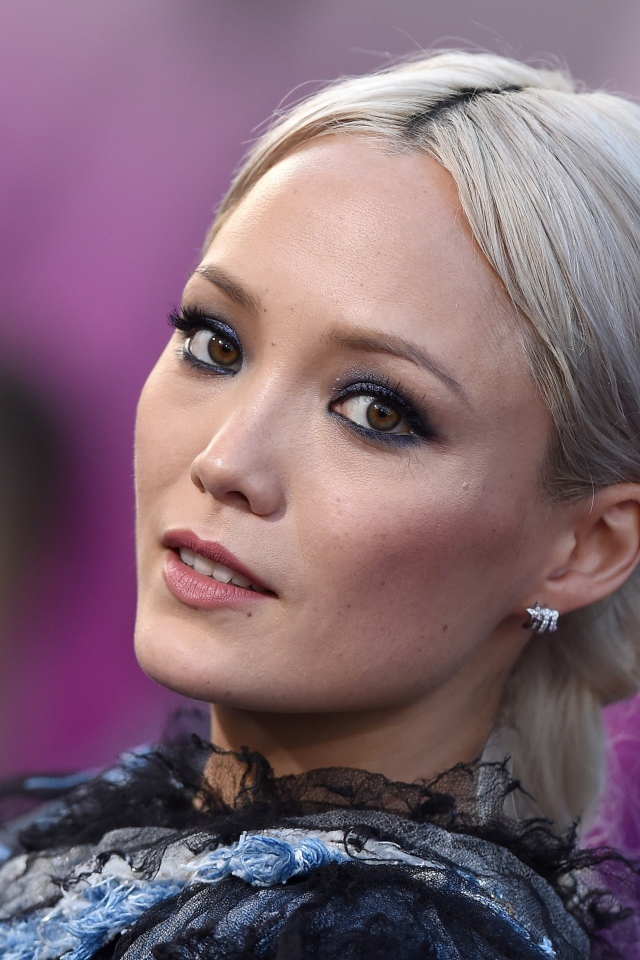 Молодая девушка французская актриса Пом Клементьефф