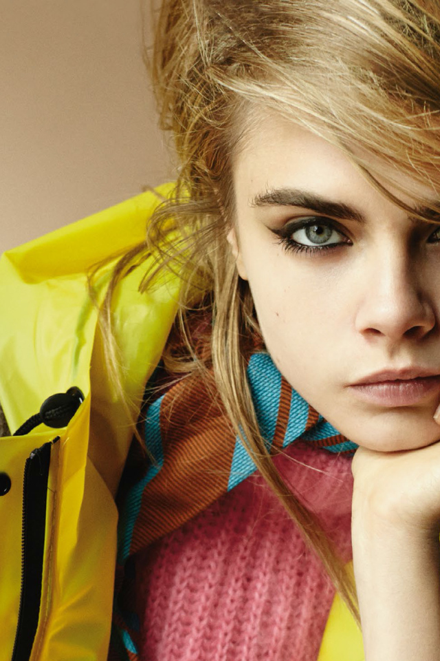 Молодая девушка актриса Кара Делевинь 