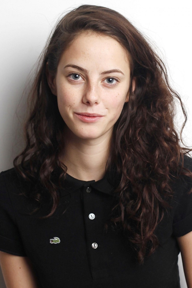 Молодая девушка актриса Кая Скоделарио