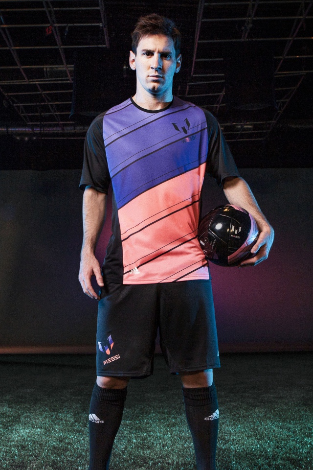 Футболист Лионель Месси в  фотостудии