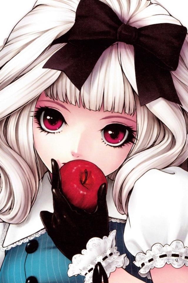 Девушка аниме с длинными белыми волосами с яблоком в руке
