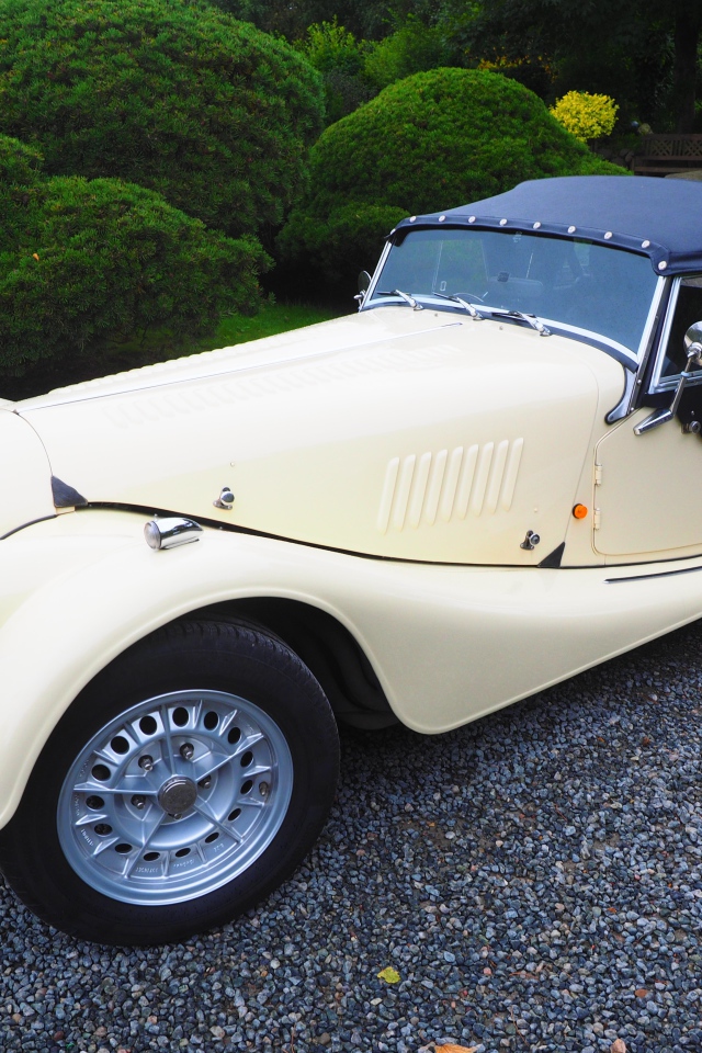 Спортивный ретро автомобиль Morgan Plus 8