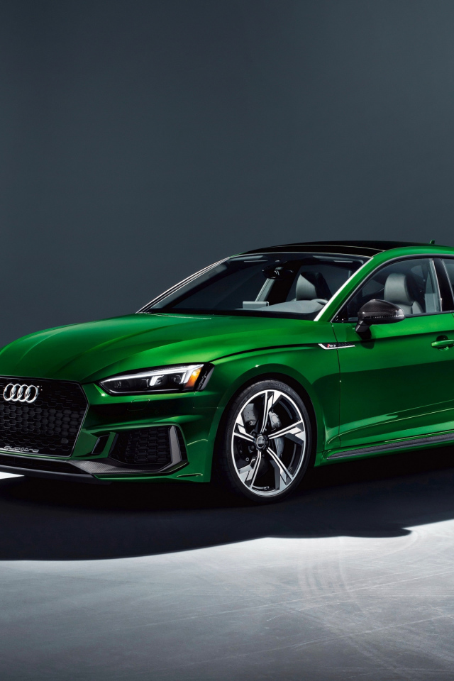 Зеленый автомобиль Audi RS5, 2019