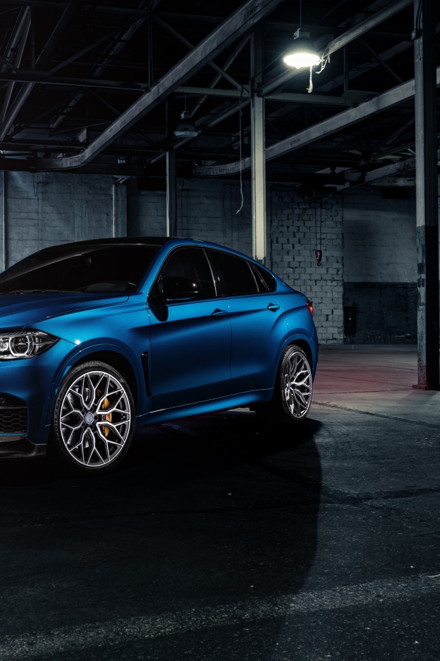 Внедорожник BMW X6 M цвет голубой металлик 