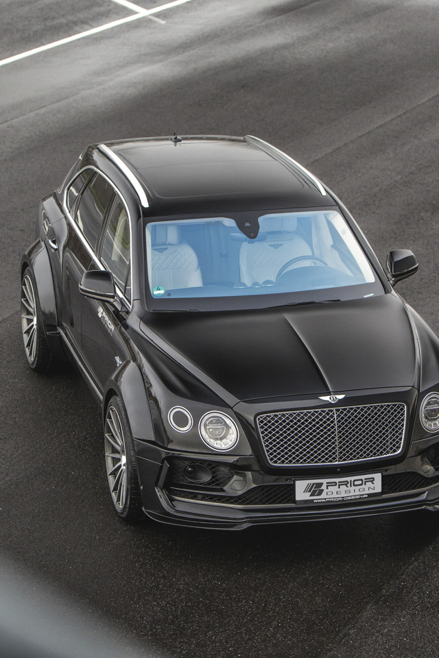 Черный кроссовер Bentley Bentayga, 2018