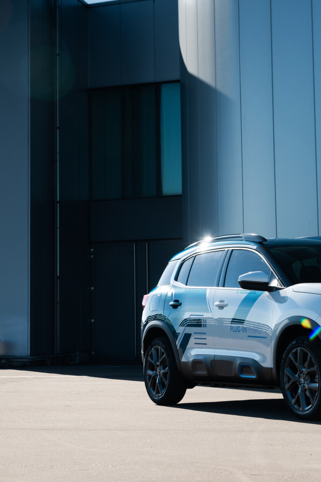 Белый внедорожник Citroen C5 2018 года