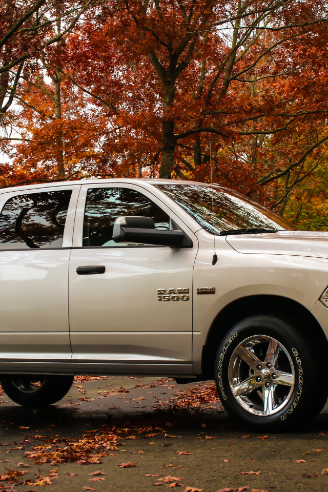 Автомобиль пикап Dodge Ram 1500