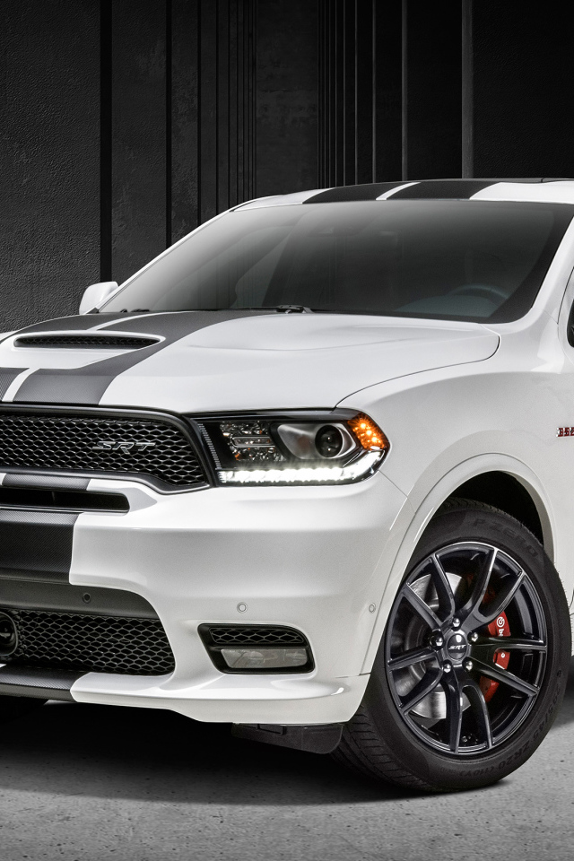 Белый внедорожник Dodge Durango SRT, 2018