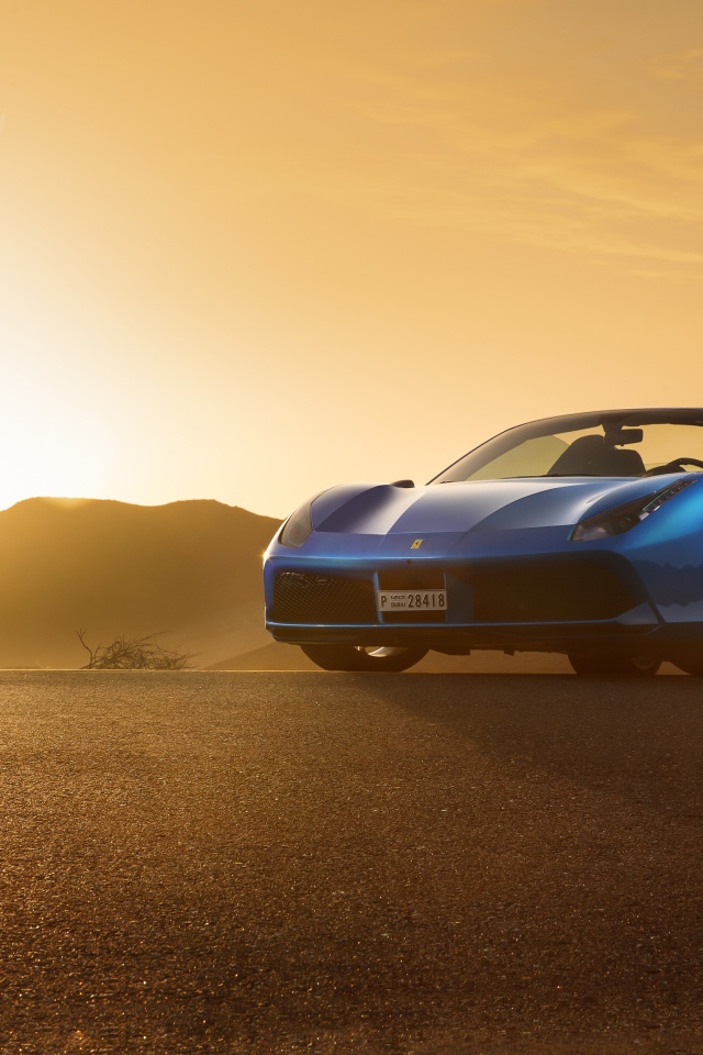 Синий автомобиль кабриолет Ferrari 488 Spider на рассвете