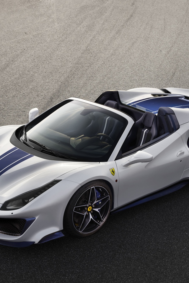 Спортивный автомобиль Ferrari 488 Pista Spider, 2018 вид сверху