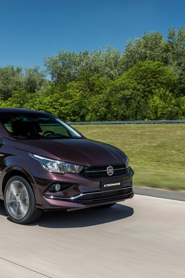 Автомобиль Fiat  Cronos Precision, 2018 года на трассе