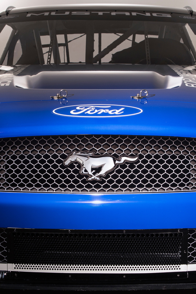 Спортивный автомобиль Ford NASCAR Mustang, 2019 вид спереди