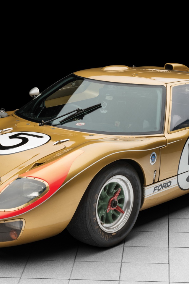 Ретро автомобиль Ford GT40 Race Car 1966