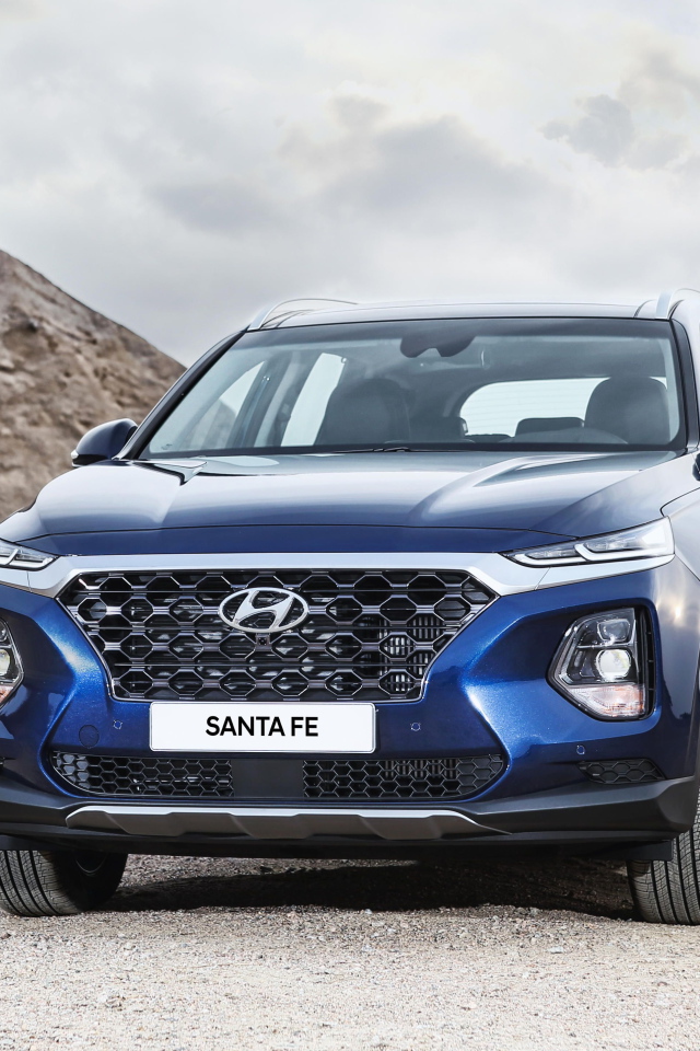 Синий внедорожник Hyundai Santa Fe, 2019 года