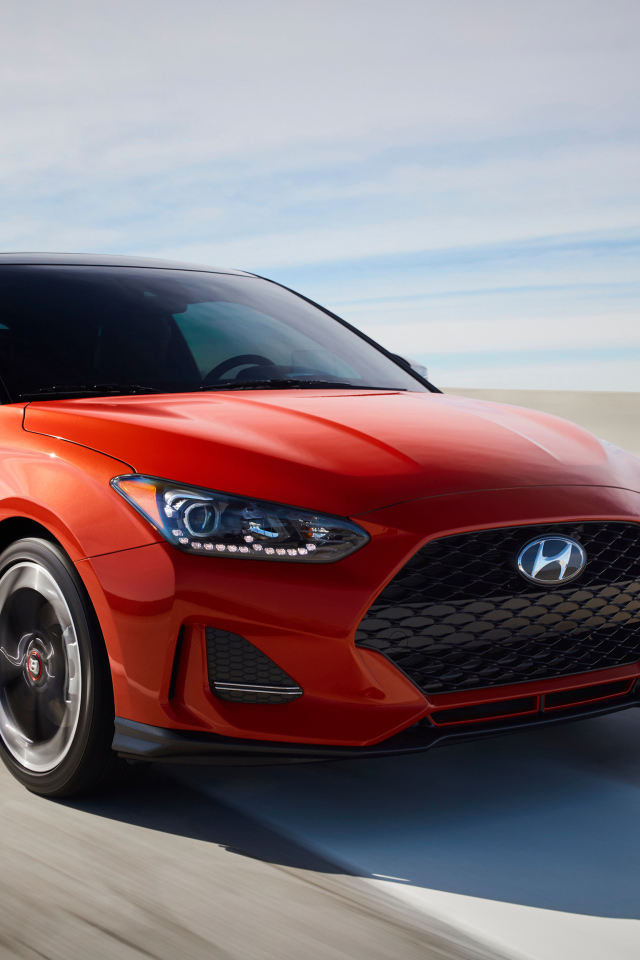 Красный автомобиль  Hyundai Veloster Turbo, 2019 года