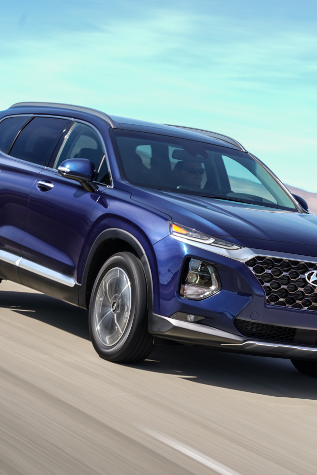 Внедорожник Hyundai Santa Fe, 2019 на трассе