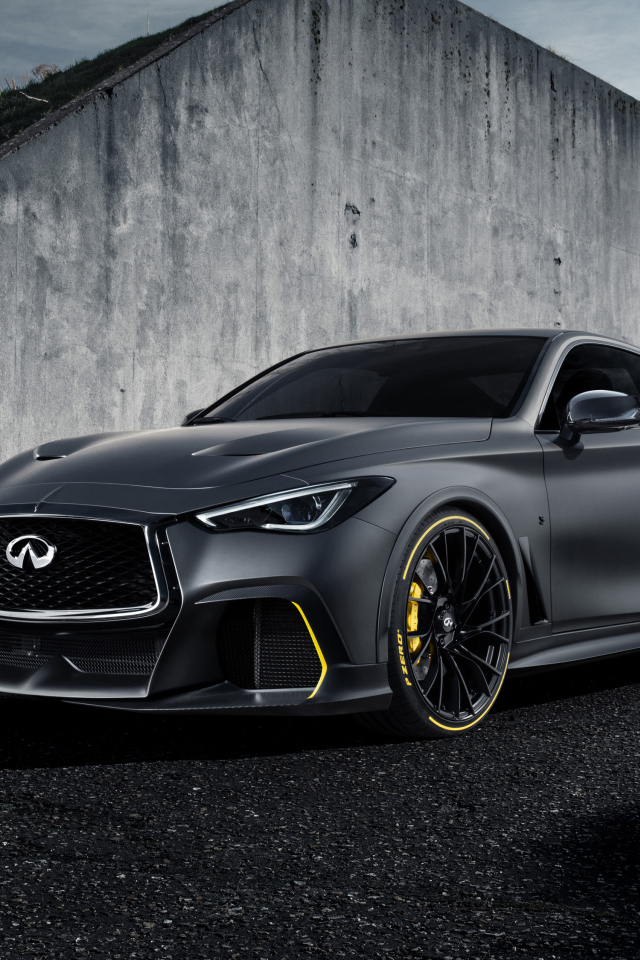 Серебристый автомобиль Infiniti Project Black S у стены