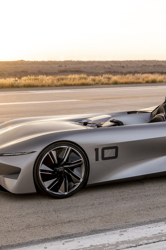Серебристый автомобиль Infiniti Prototype 10 Concept 2018