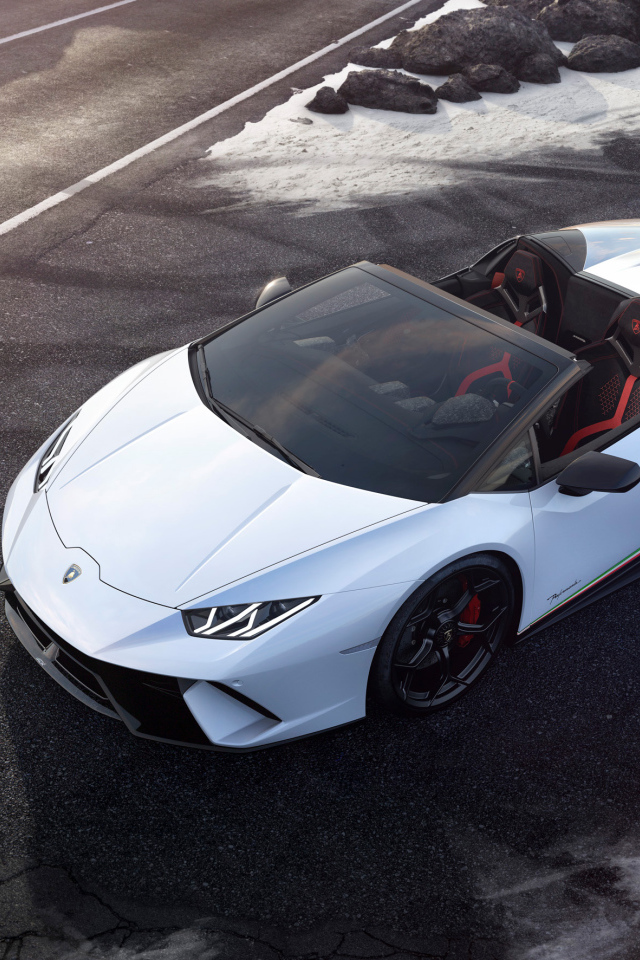 Быстрый белый кабриолет Lamborghini Huracan