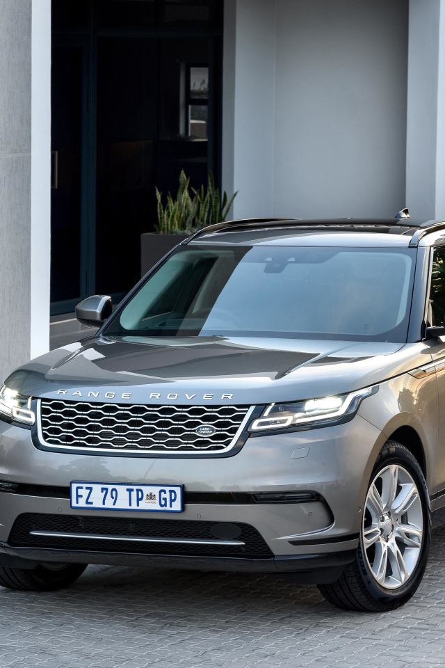 Серебристый внедорожник Land Rover Velar D240 HSE