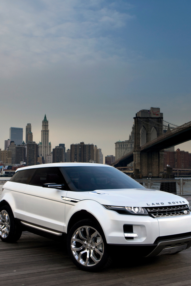 Белый внедорожник Range Rover LRX, 2019