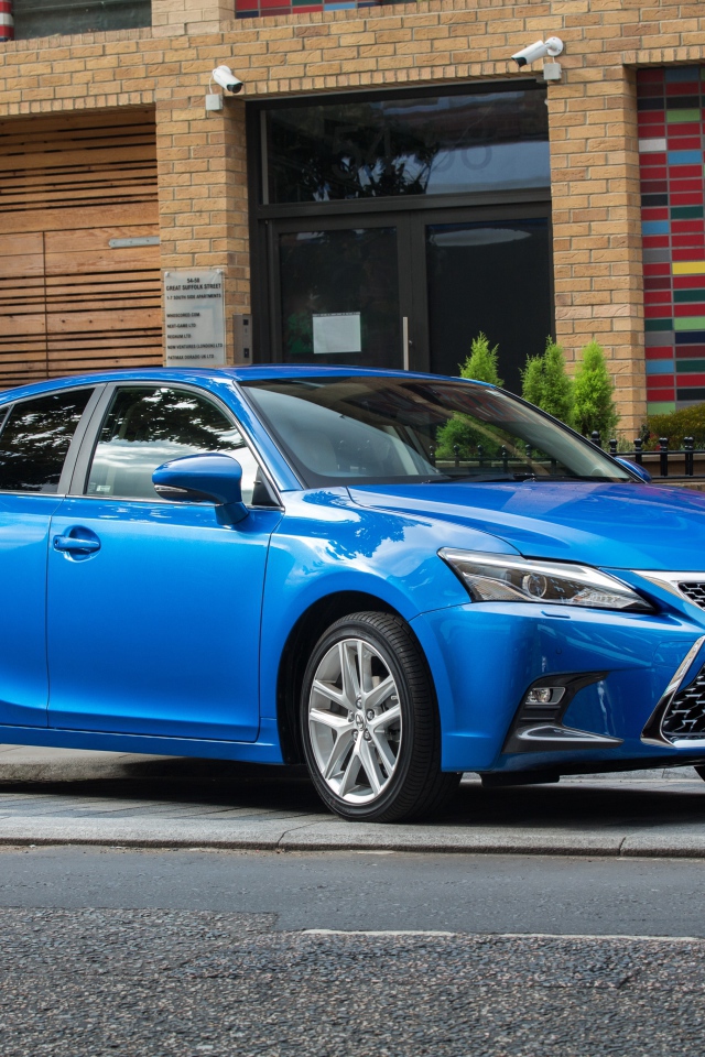 Голубой автомобиль Lexus  CT 200h, 2017
