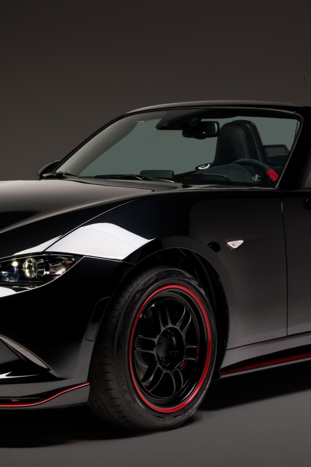 Черный автомобиль кабриолет Mazda MX-5, 2018
