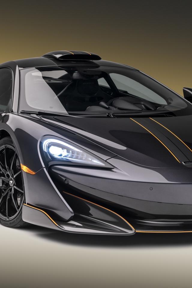 Серебристый спорткар McLaren 600LT, 2019