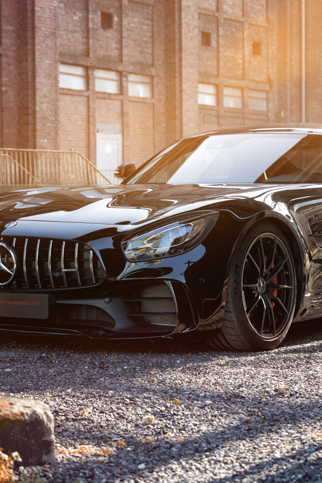 Черный спортивный стильный автомобиль Mercedes AMG GTR, 2018