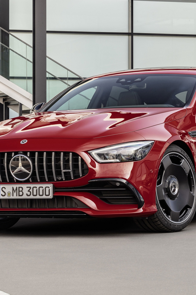 Бордовый автомобиль Mercedes AMG GT43 2019 года