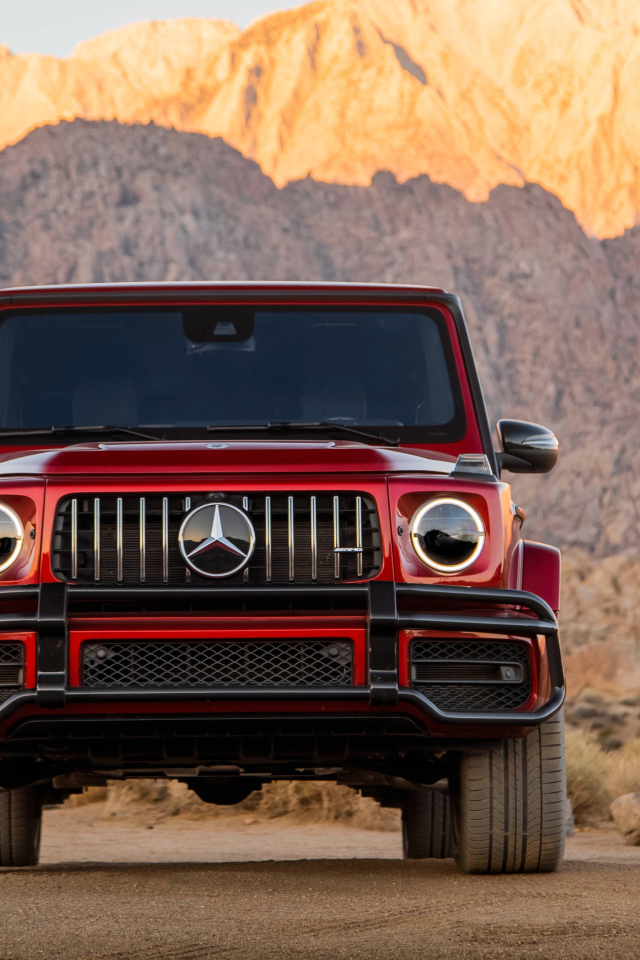 Красный Mercedes-AMG G 63, 2019 года на фоне гор