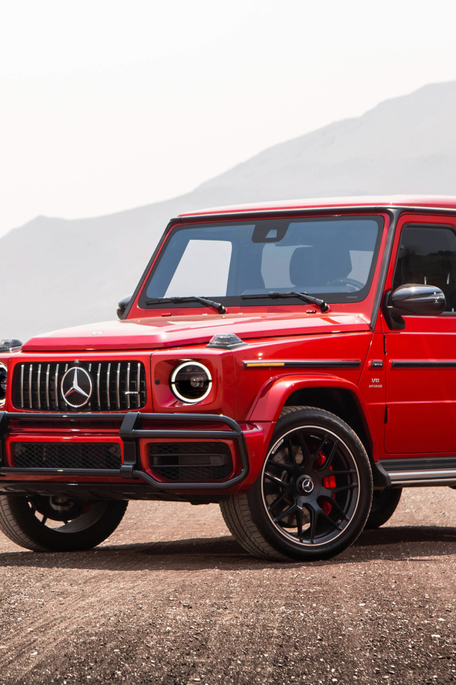 Красный внедорожник Mercedes-Benz G63 AMG 2018