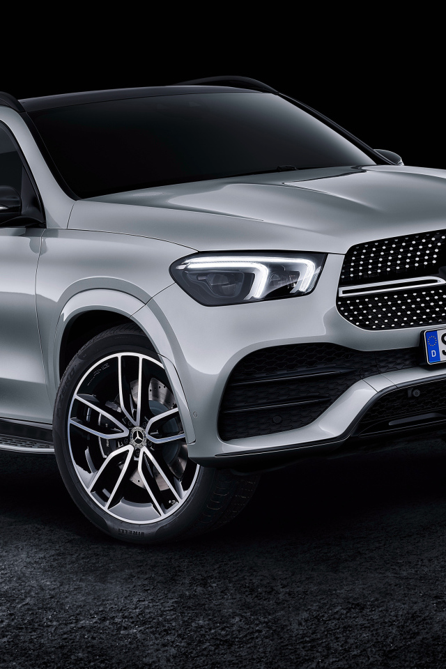 Серебристый Mercedes-Benz GLE 450 2019 года