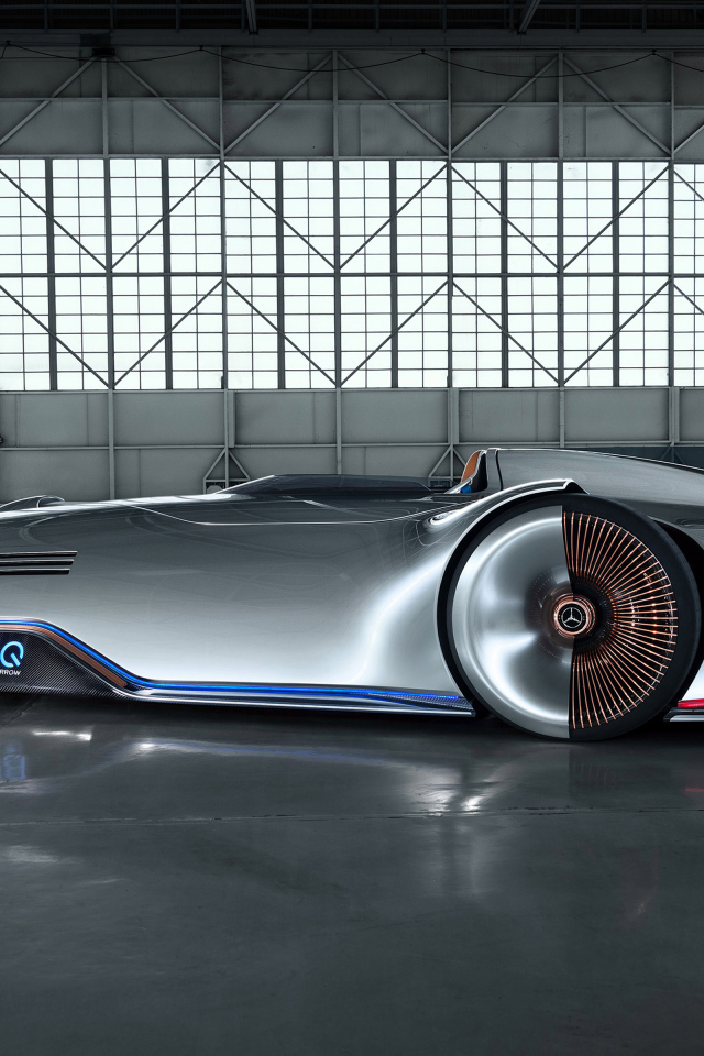 Серебристый футуристический автомобиль Mercedes-Benz Vision EQ 2018