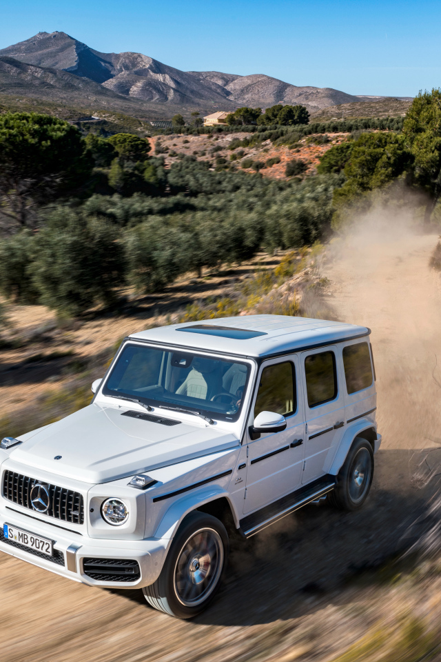 Белый внедорожник Mercedes AMG G 63 2018 года