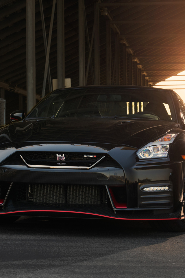 Черный автомобиль Nissan GT R Nismo, 2018 года
