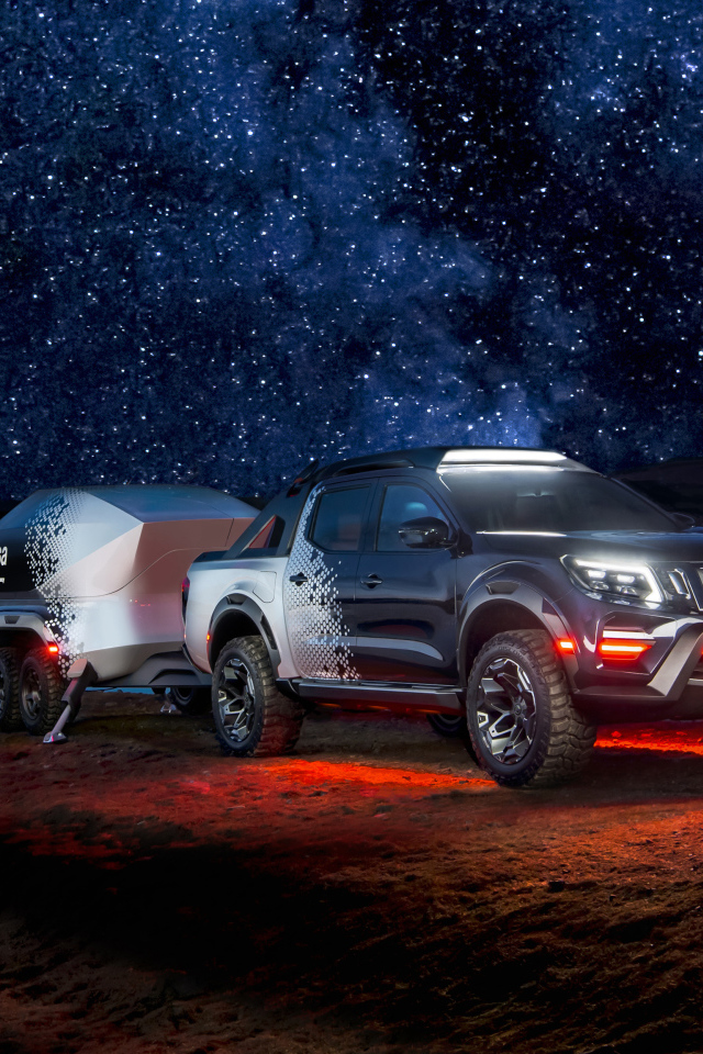 Автомобиль Nissan Navara 2018 года под звездным небом 
