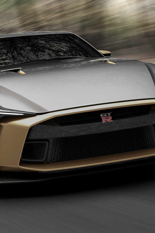 Автомобиль Nissan GT-R50 концепт на трассе