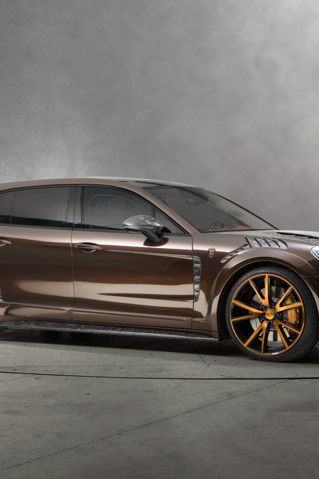 Коричневый автомобиль Porsche Panamera Sport Turismo