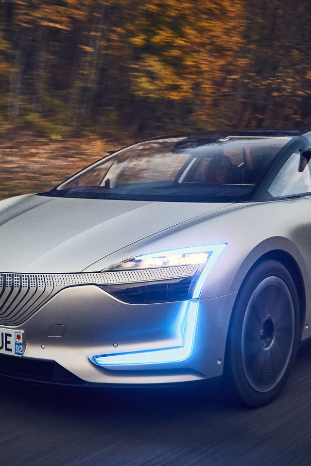 Серебристый электромобиль Renault Symbioz Prototype