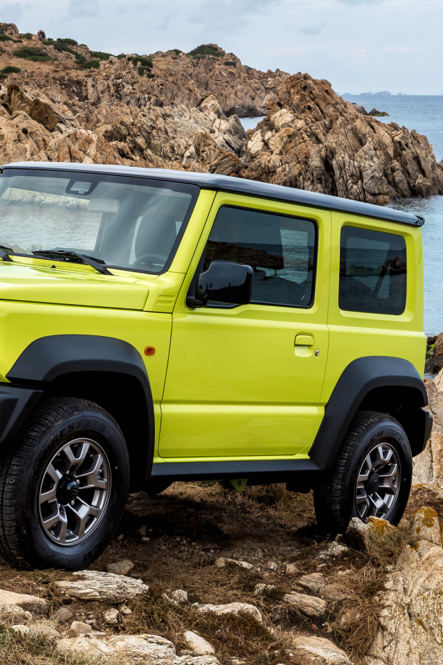 Желтый внедорожник Suzuki Jimny AllGrip 2018 года